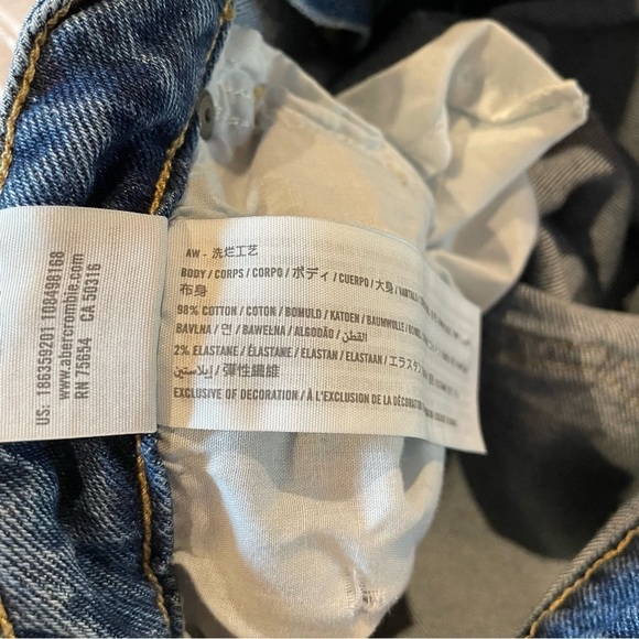 Abercrombie & Fitch Curve Love Distressed High Rise Mom Jeans 27 Short - Picture 6 of 9